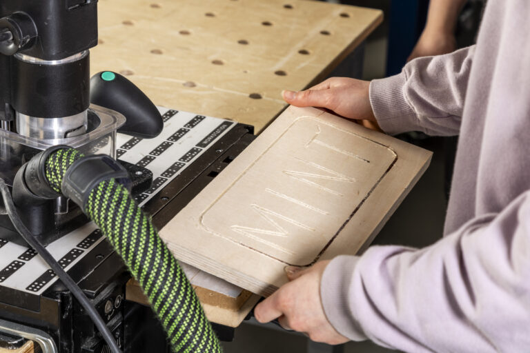 FaMINT: Third Places as Enabling Spaces for STEM Activities for Children from Families in Socially and Financially Vulnerable Situations – Conditions for Successful Parental Involvement